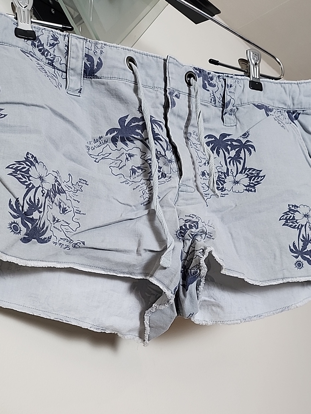 American Eagle Y2K Blue Tropical Shorts - Picture 5 of 7